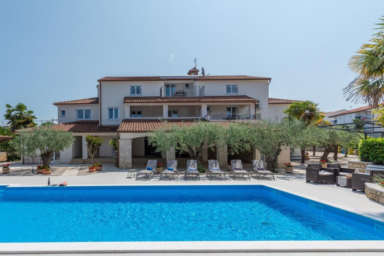 Villa Hope - Apartments With Shared Pool Пореч Экстерьер фото