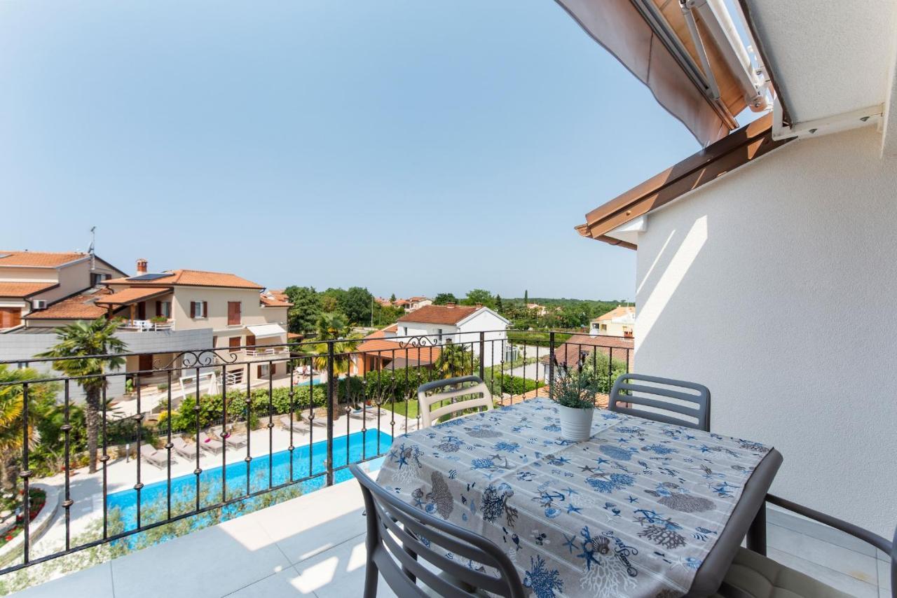 Villa Hope - Apartments With Shared Pool Пореч Экстерьер фото