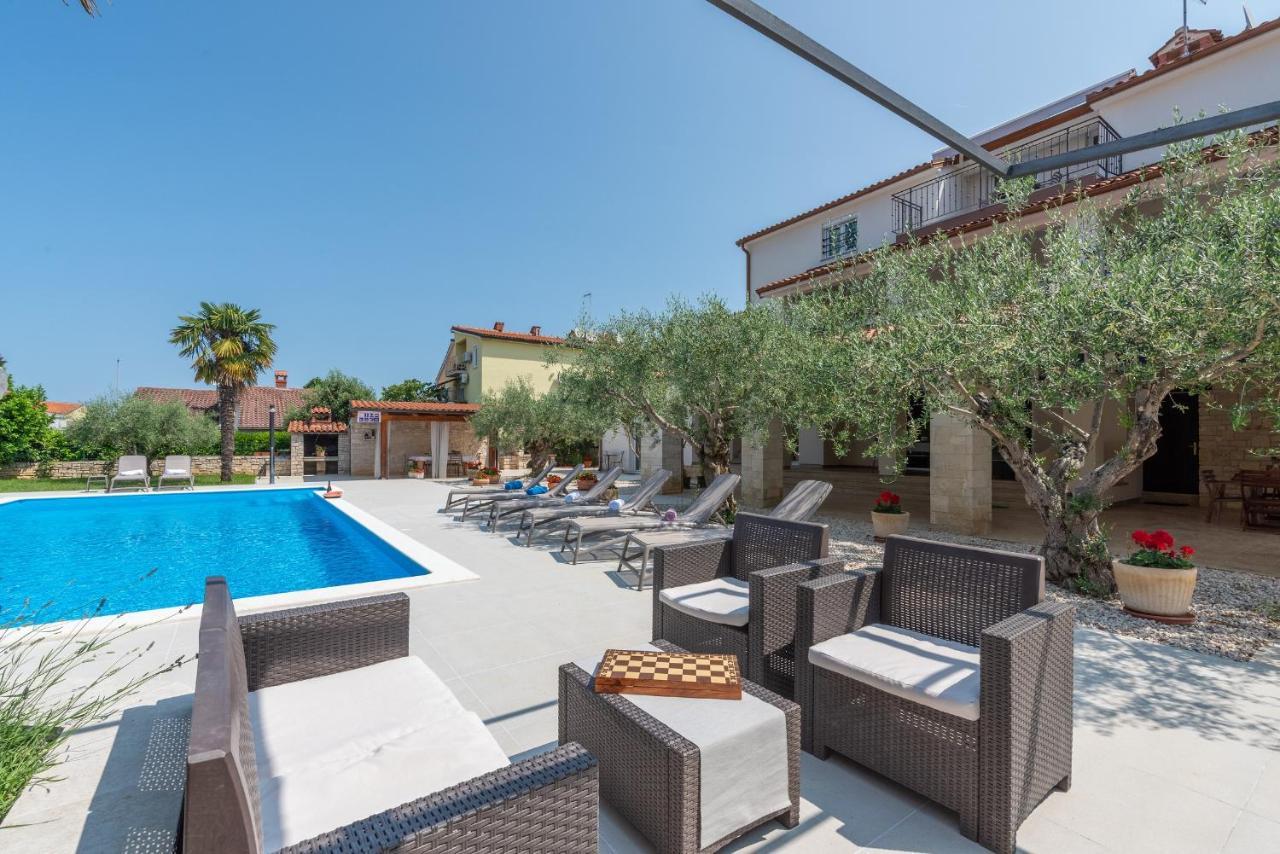 Villa Hope - Apartments With Shared Pool Пореч Экстерьер фото
