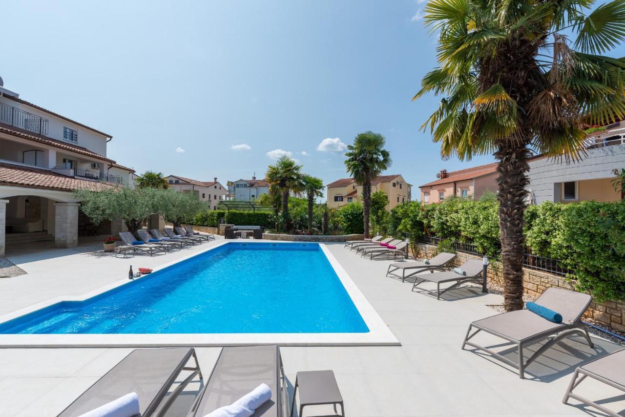 Villa Hope - Apartments With Shared Pool Пореч Экстерьер фото